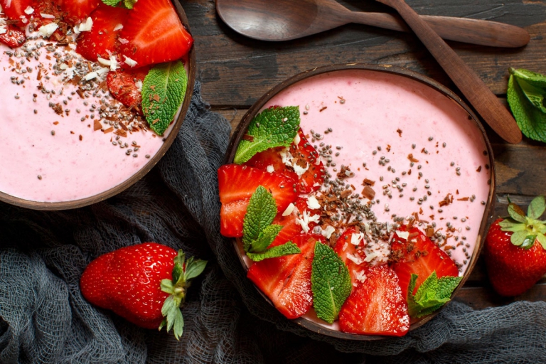 Bowl de yogurt y fresas